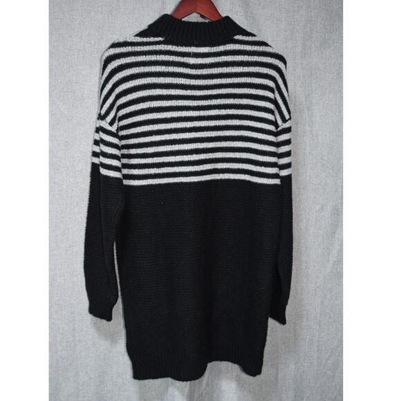 Volcom Black & White Striped Sweater Size Small - Picture 3 of 4